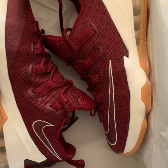 Nike Lebron XIII Low Mens Basketball Shoes - Picture 4 of 4